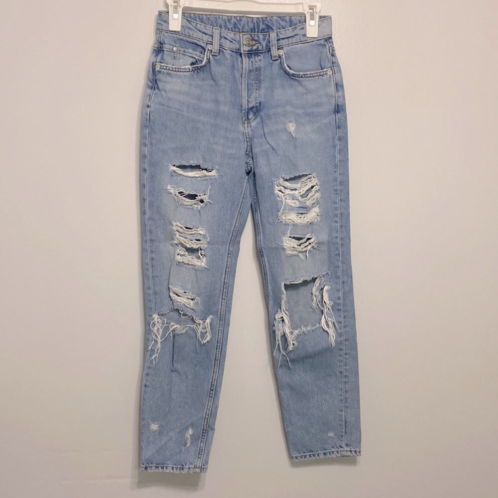 & Denim womens distressed boyfriend jean light wash size 2. 26” inseam
